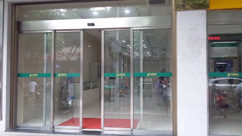 玻璃感应门